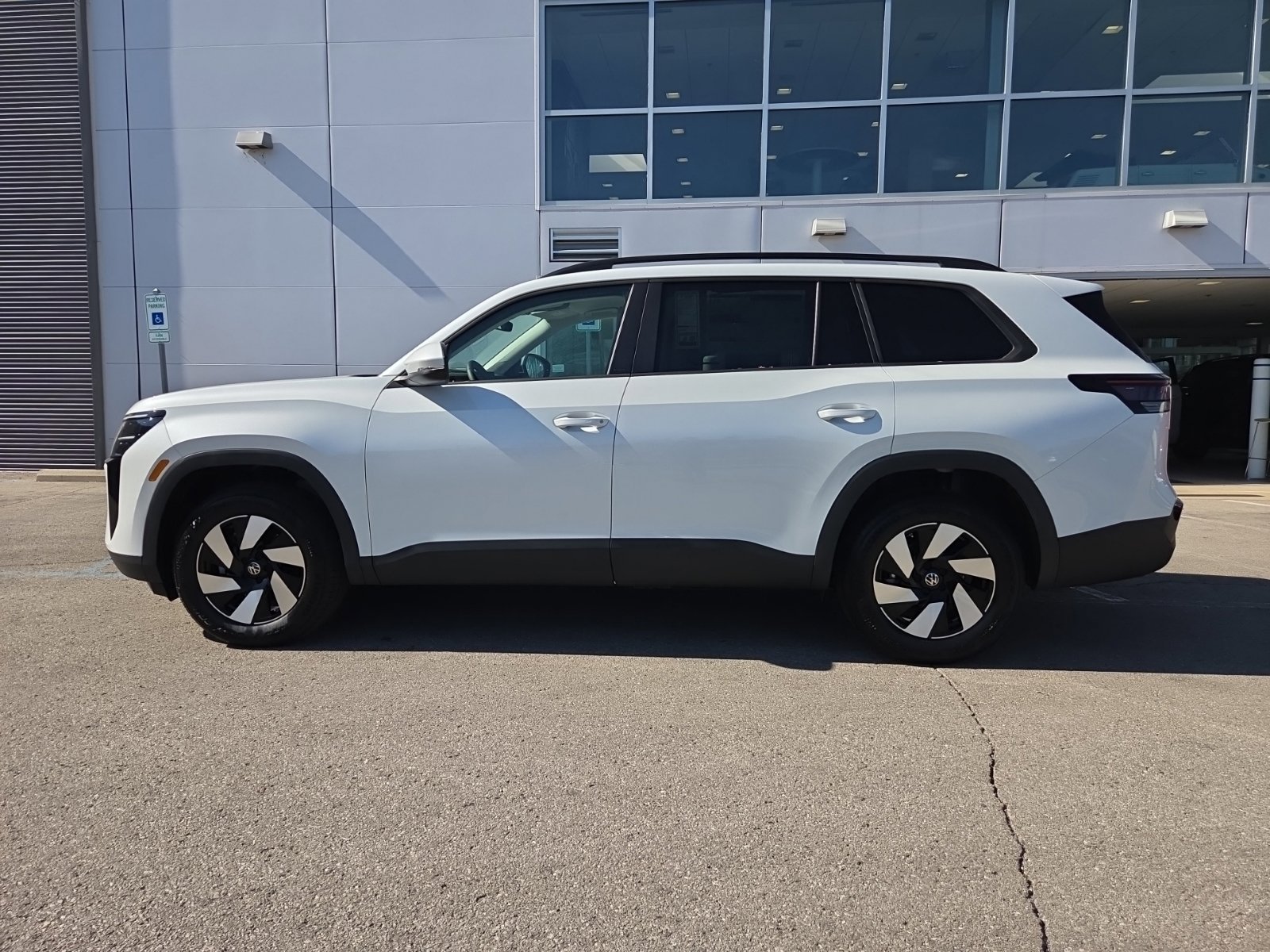 New 2027 Volkswagen Atlas SE AWD/4WD image 12