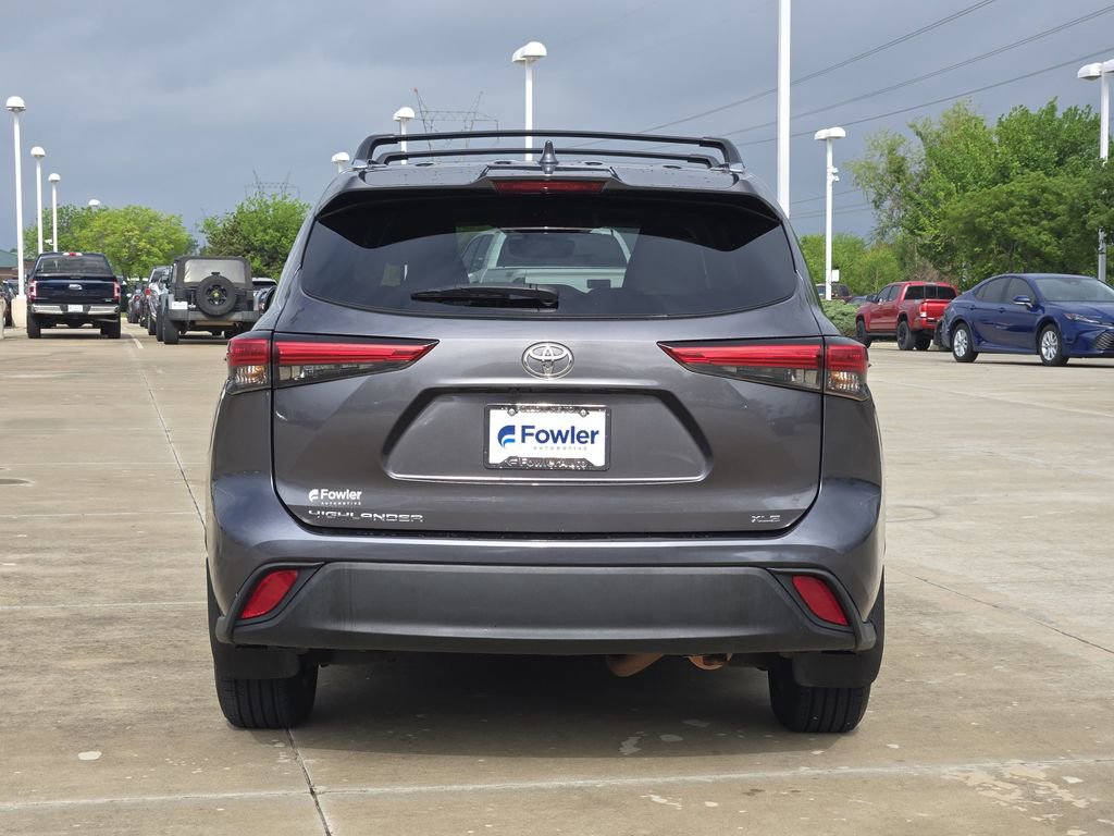 Used 2021 Toyota Highlander XLE FWD image 6