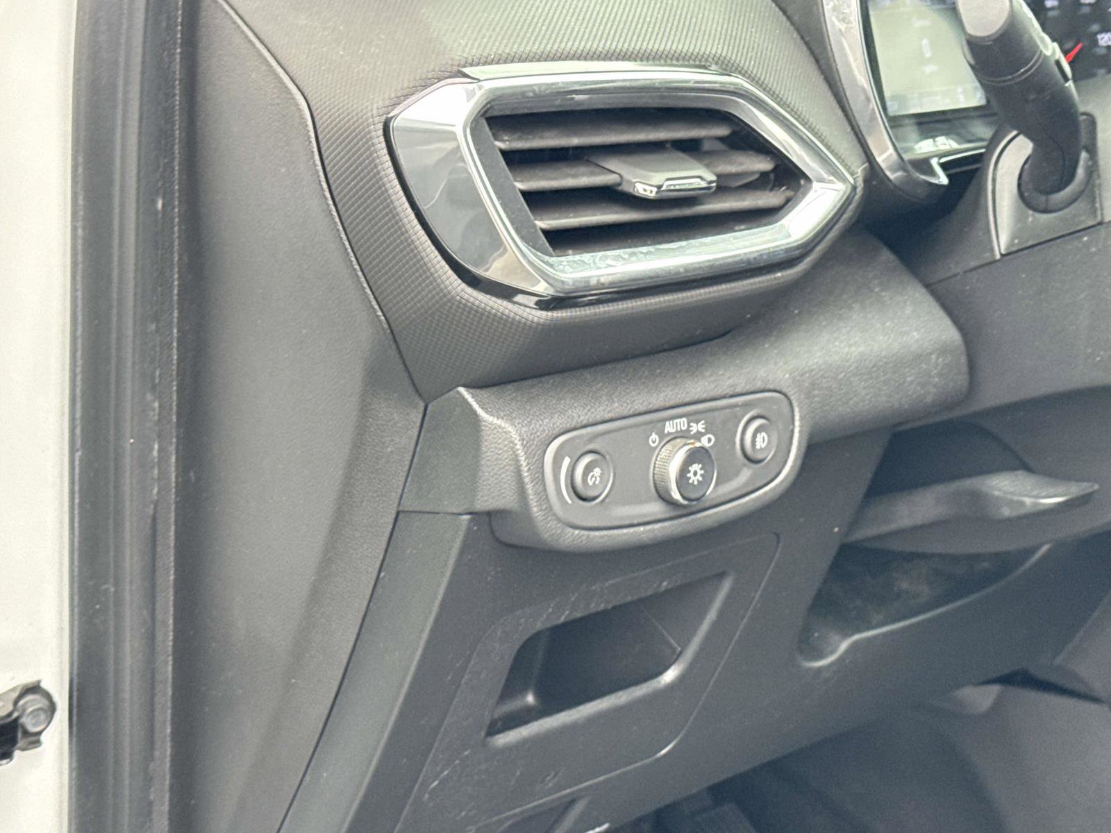 Used 2022 Chevrolet TrailBlazer LT image 11