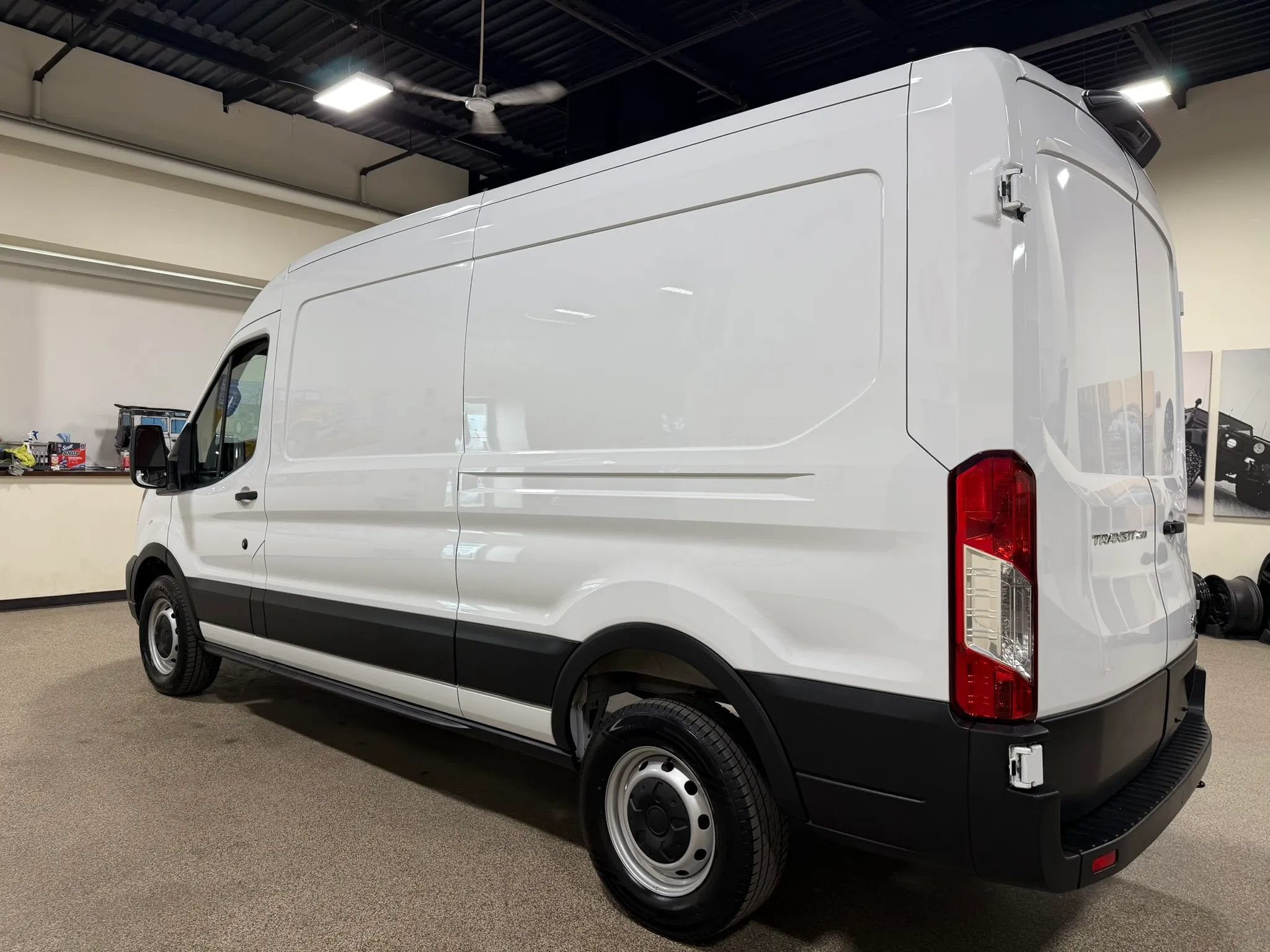 Used 2025 Ford Transit 250 148 Medium Roof RWD image 18