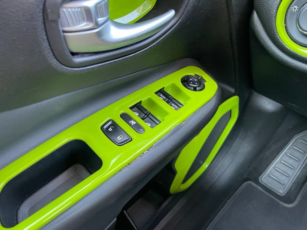 Used 2016 Jeep Renegade Limited FWD image 12