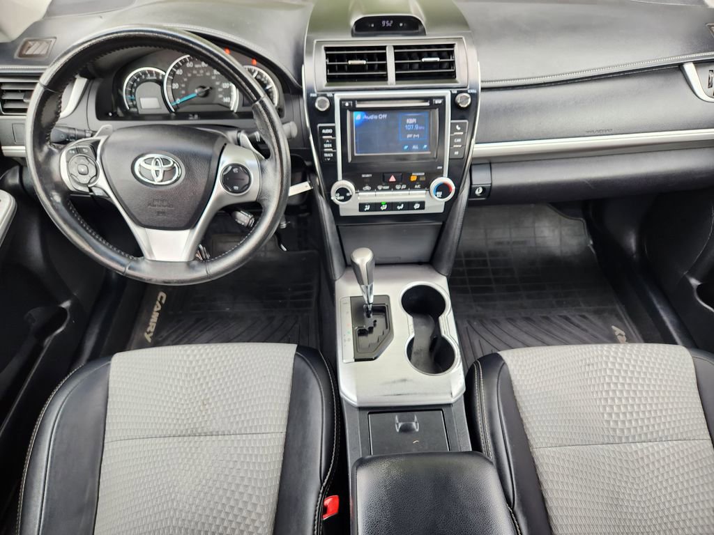 Used 2014 Toyota Camry SE FWD image 16