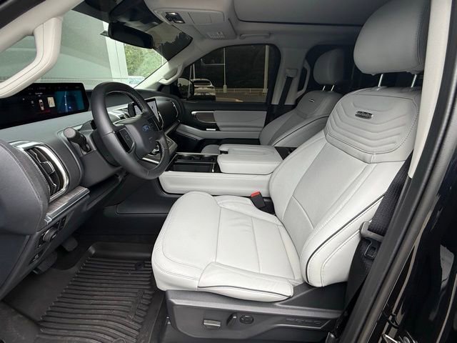 Used 2026 Ford Expedition Platinum w/ Platinum Ultimate Package AWD/4WD image 11