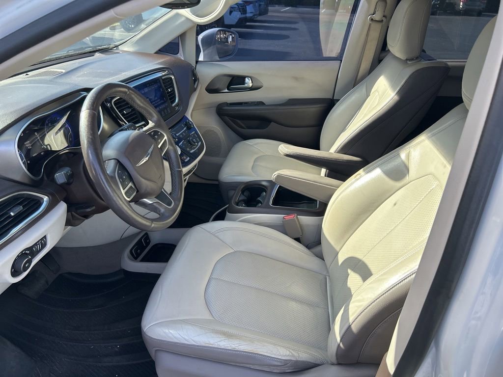 Used 2017 Chrysler Pacifica Touring-L Plus w/ Tire & Wheel Group FWD image 10