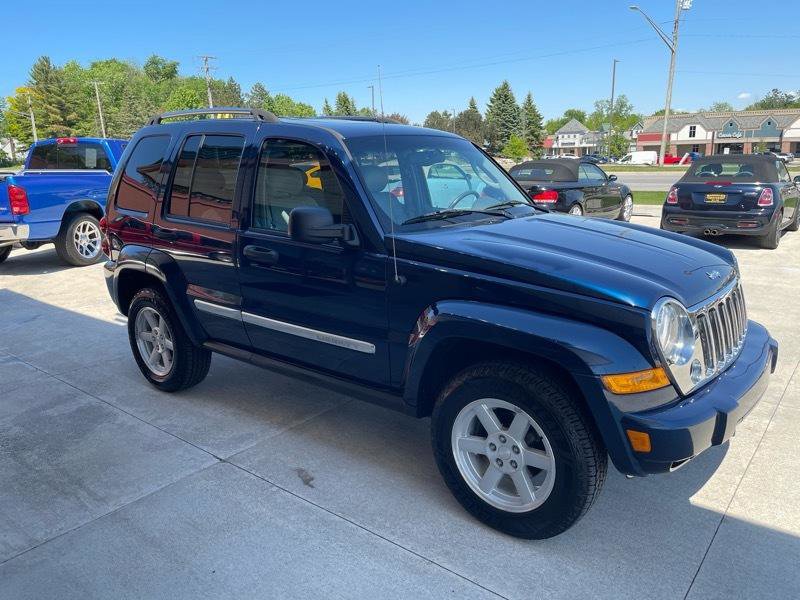 Used 2005 Jeep Liberty Limited AWD/4WD image 8