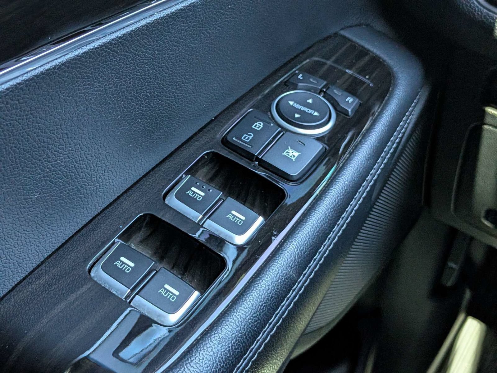 Used 2020 Kia Sorento S FWD image 26