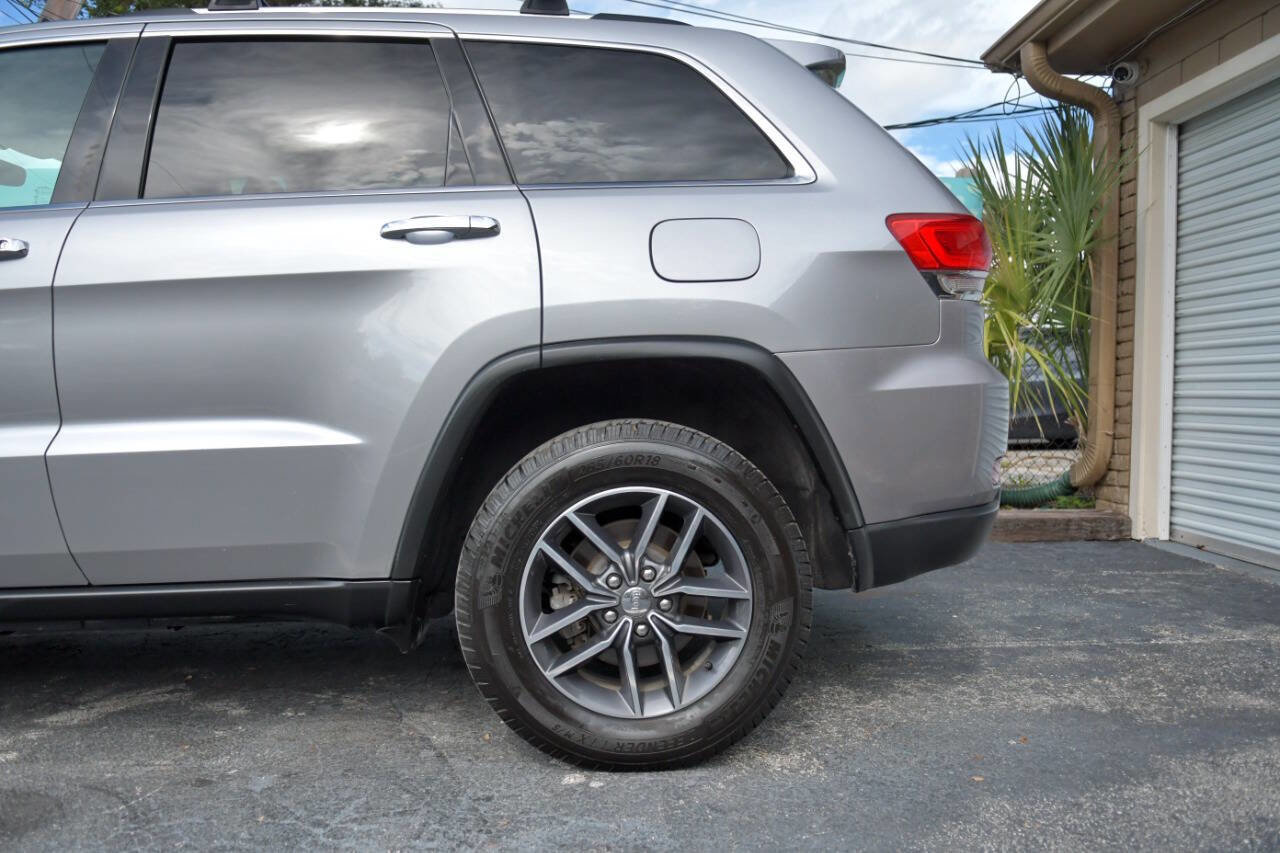 Used 2018 Jeep Grand Cherokee Limited AWD/4WD image 9