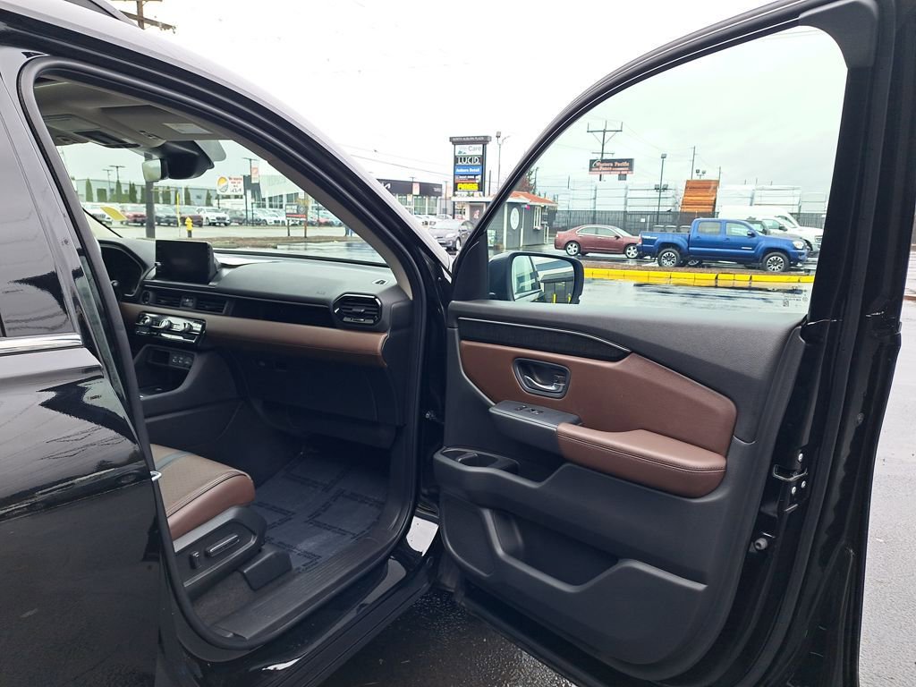Used 2023 Honda Pilot Elite image 16