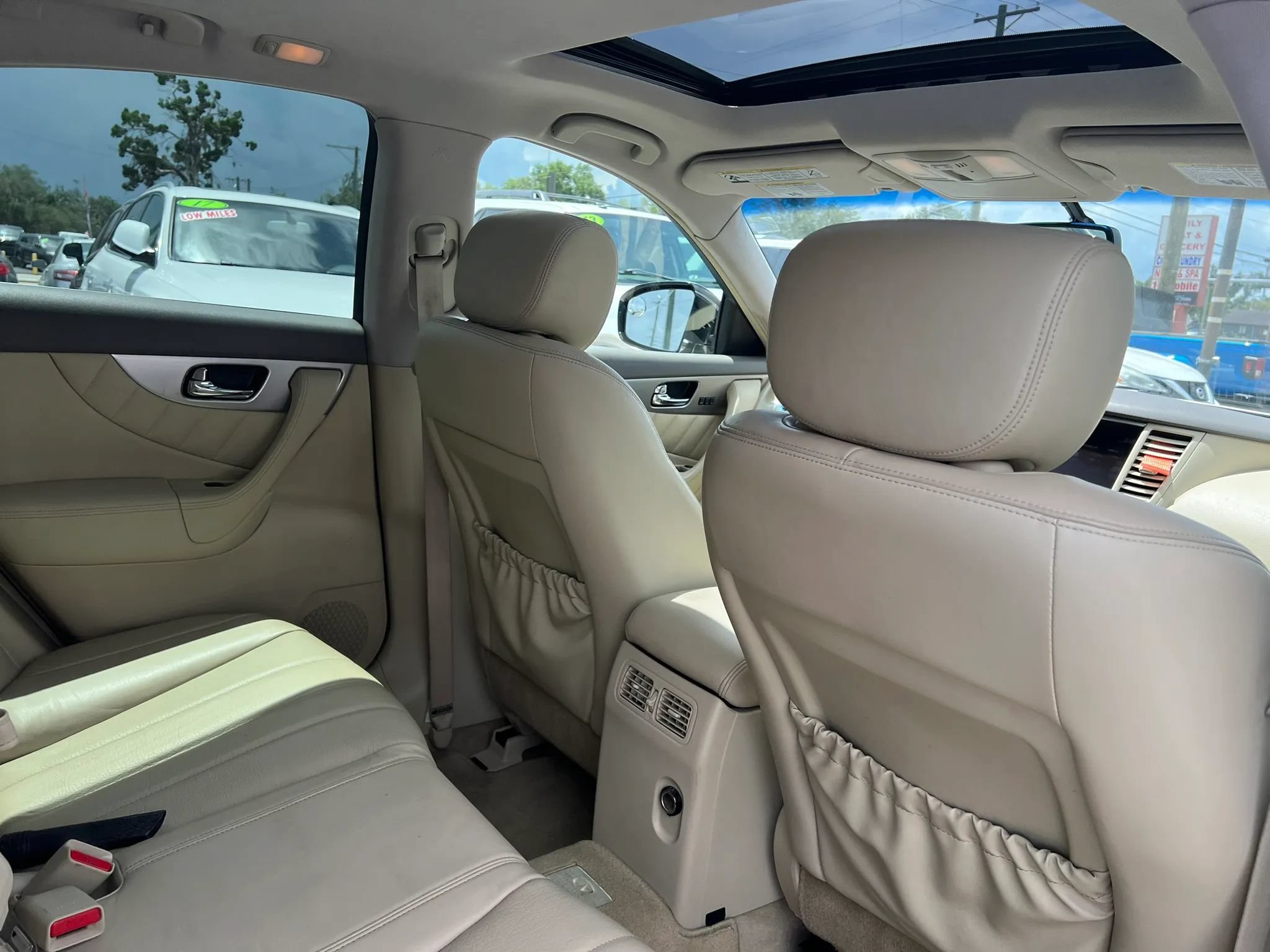 Used 2014 INFINITI QX70 AWD w/ Premium Package image 17
