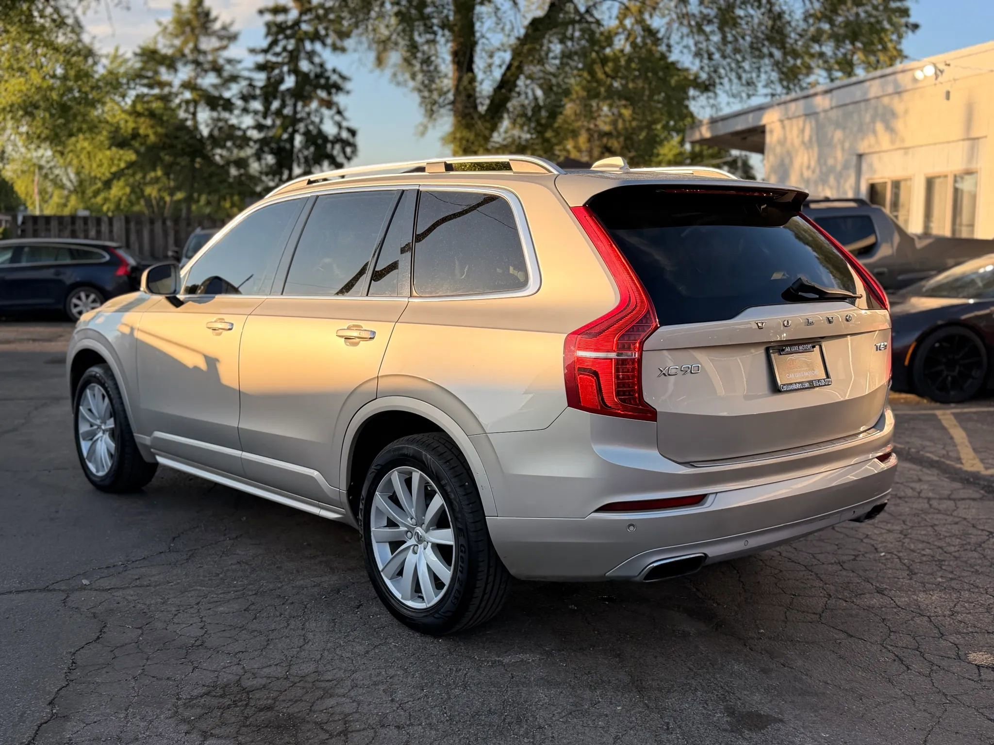 Used 2016 Volvo XC90 T6 Momentum w/ Momentum Plus Package AWD/4WD image 6