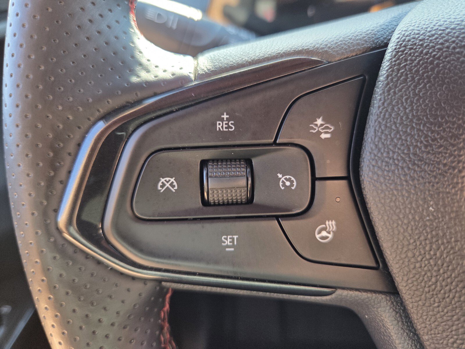Used 2025 Chevrolet Trax RS w/ Driver Confidence Package FWD image 27