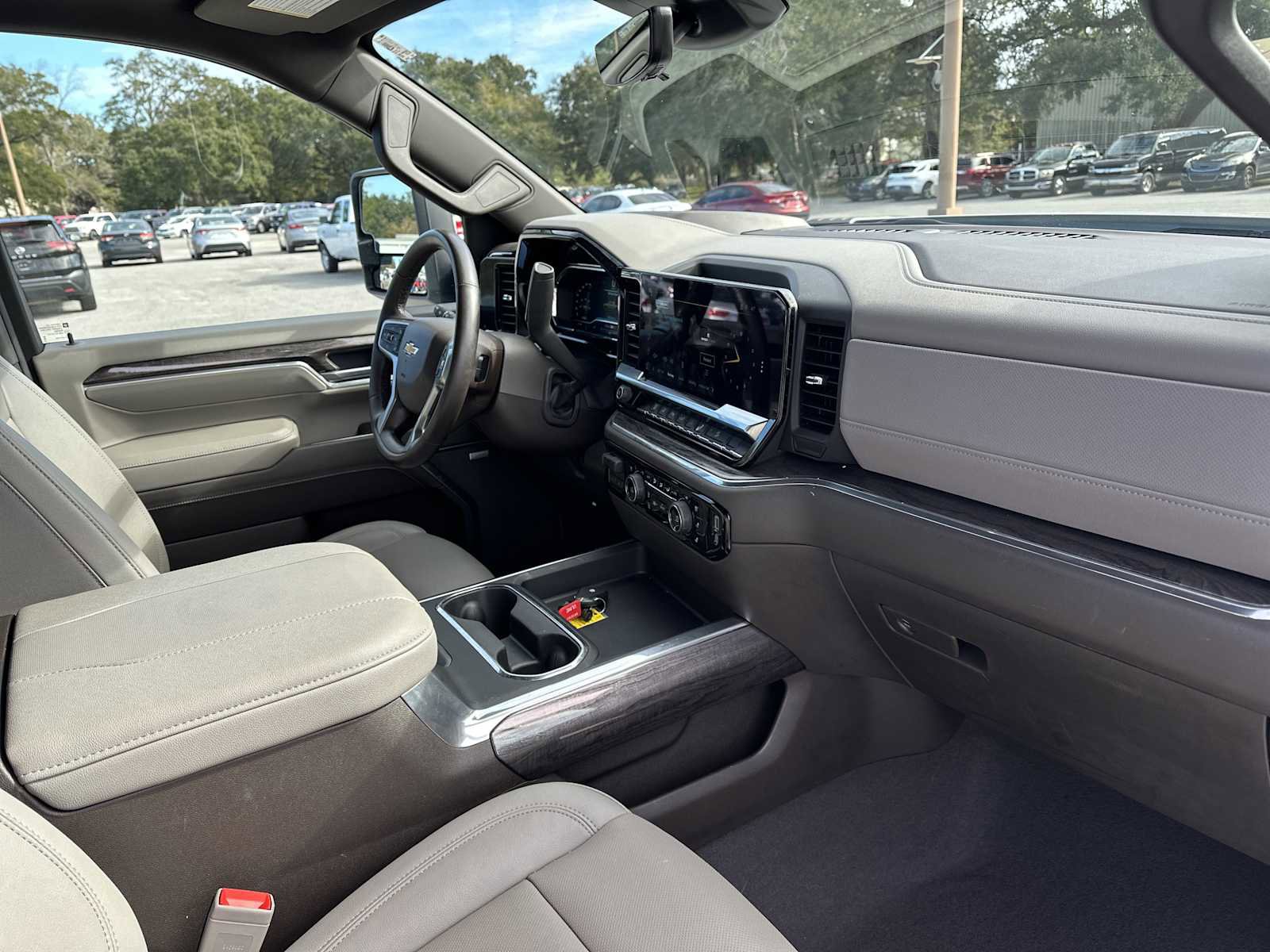 Used 2025 Chevrolet Silverado 2500 LTZ w/ Z71 Chrome Sport Edition image 32