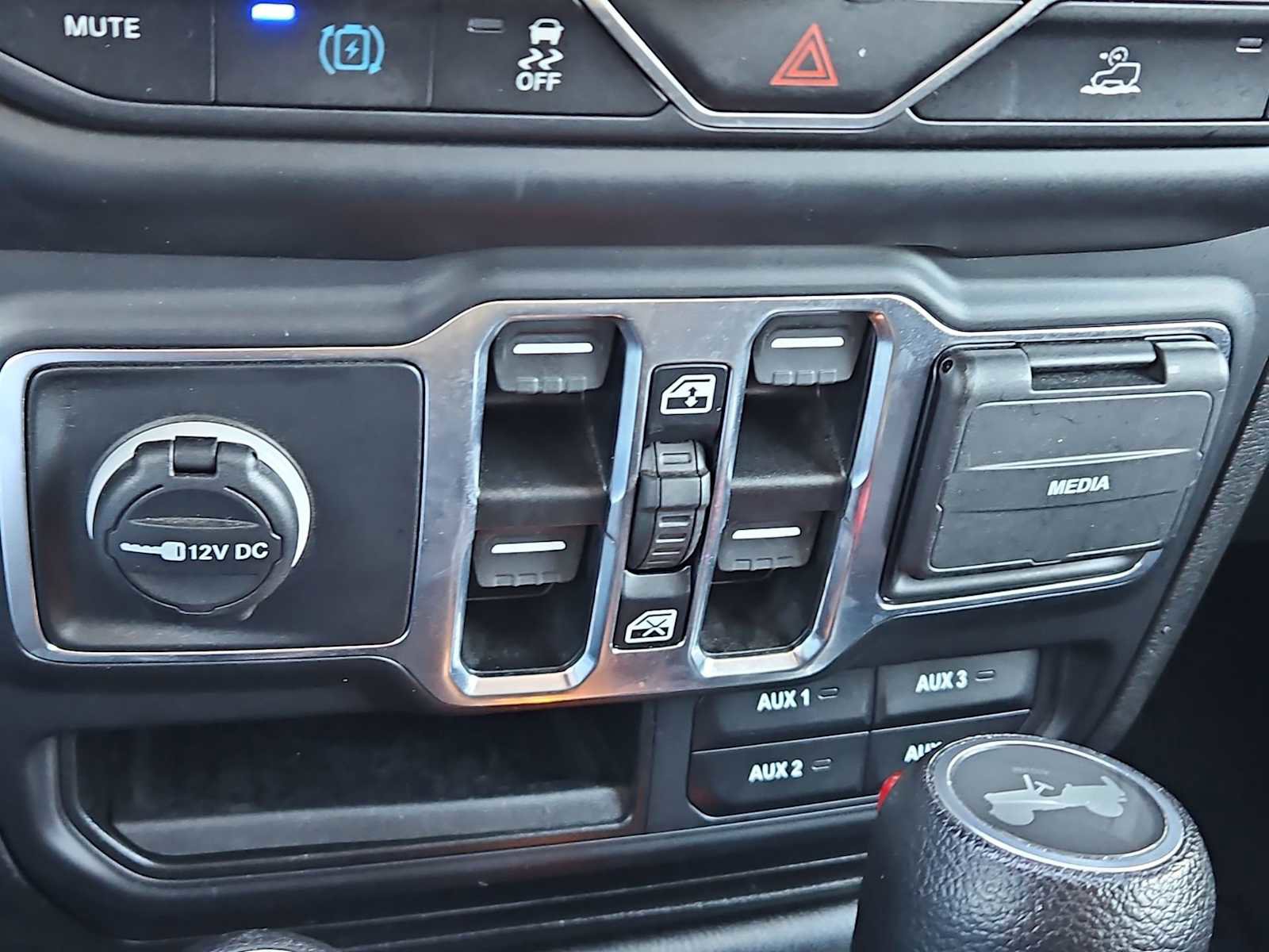 Used 2023 Jeep Wrangler Unlimited w/ Cold Weather Group image 29