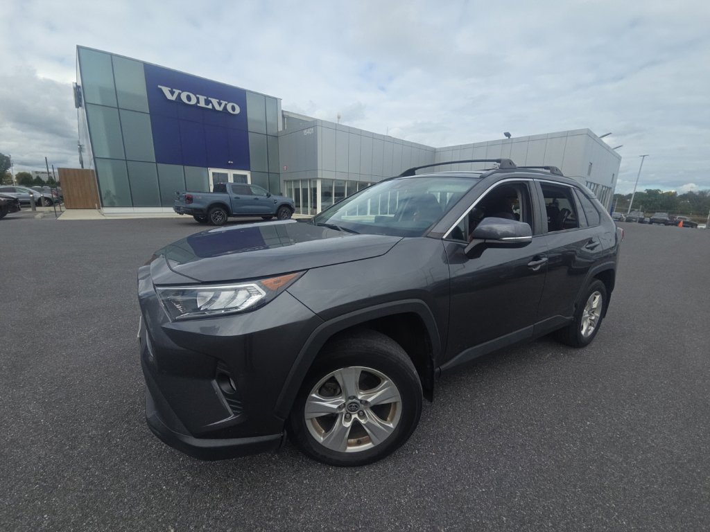 Used 2021 Toyota RAV4 XLE AWD/4WD image 4