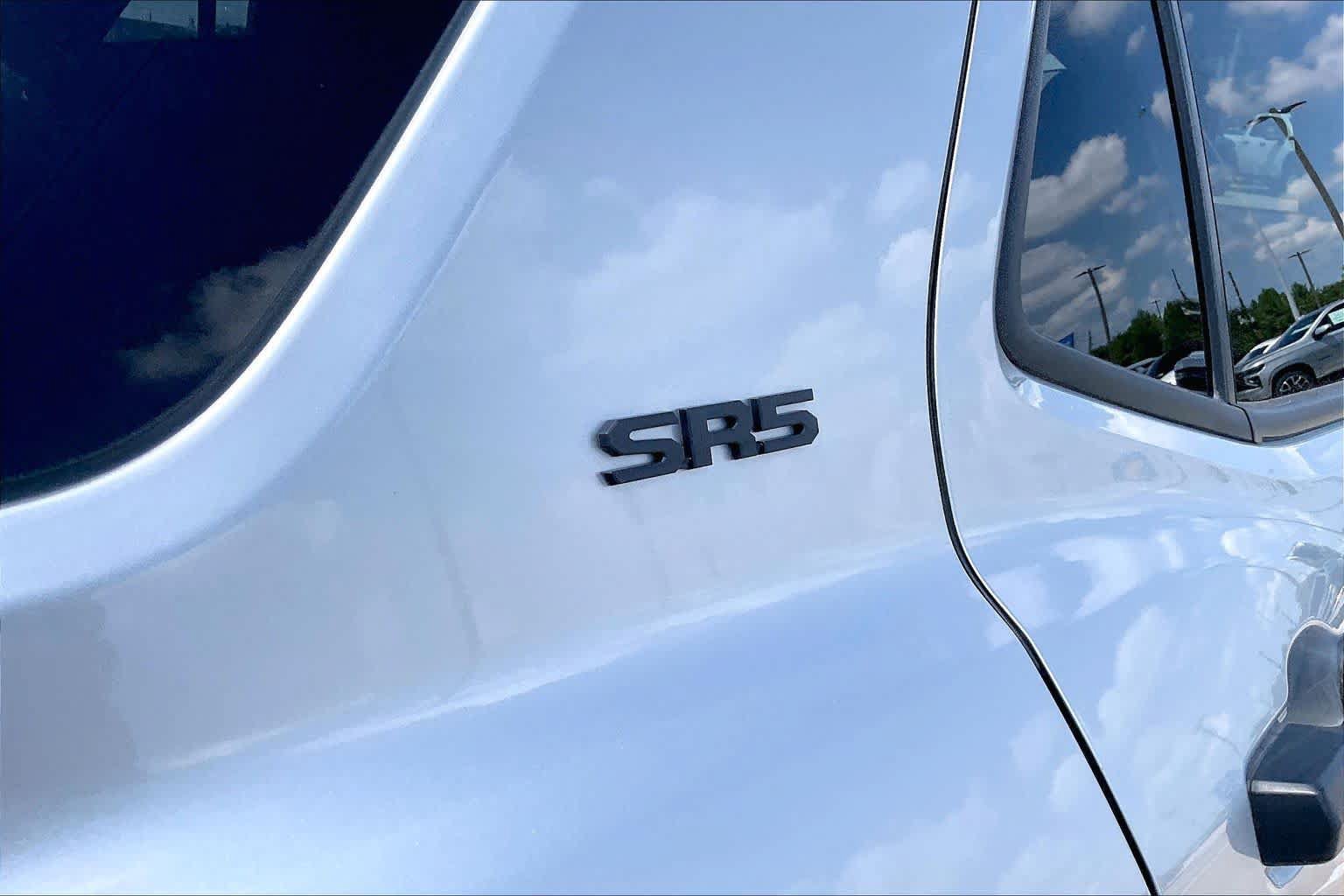 Used 2025 Toyota 4Runner SR5 AWD/4WD image 10