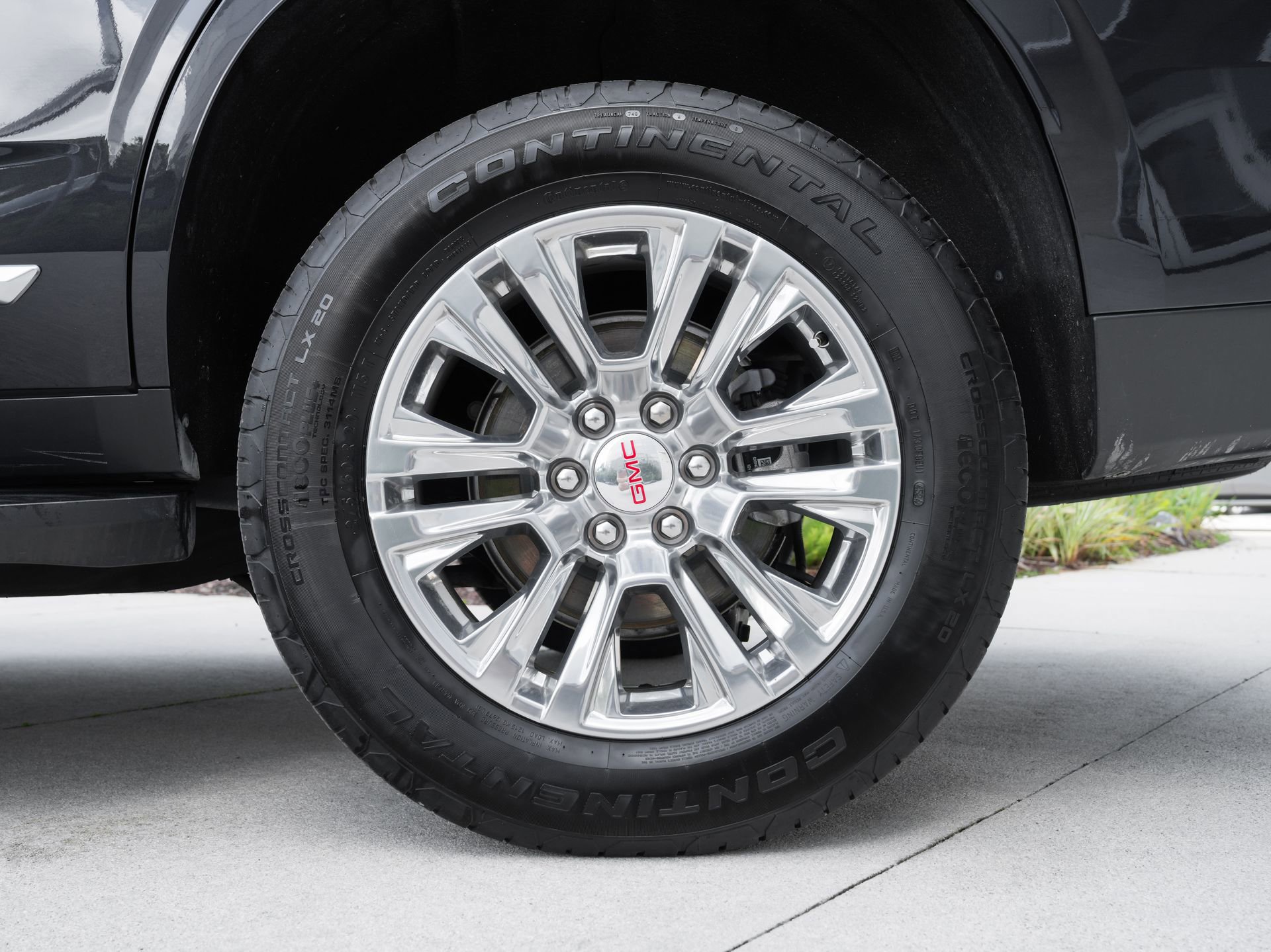Used 2025 GMC Yukon Denali RWD image 28