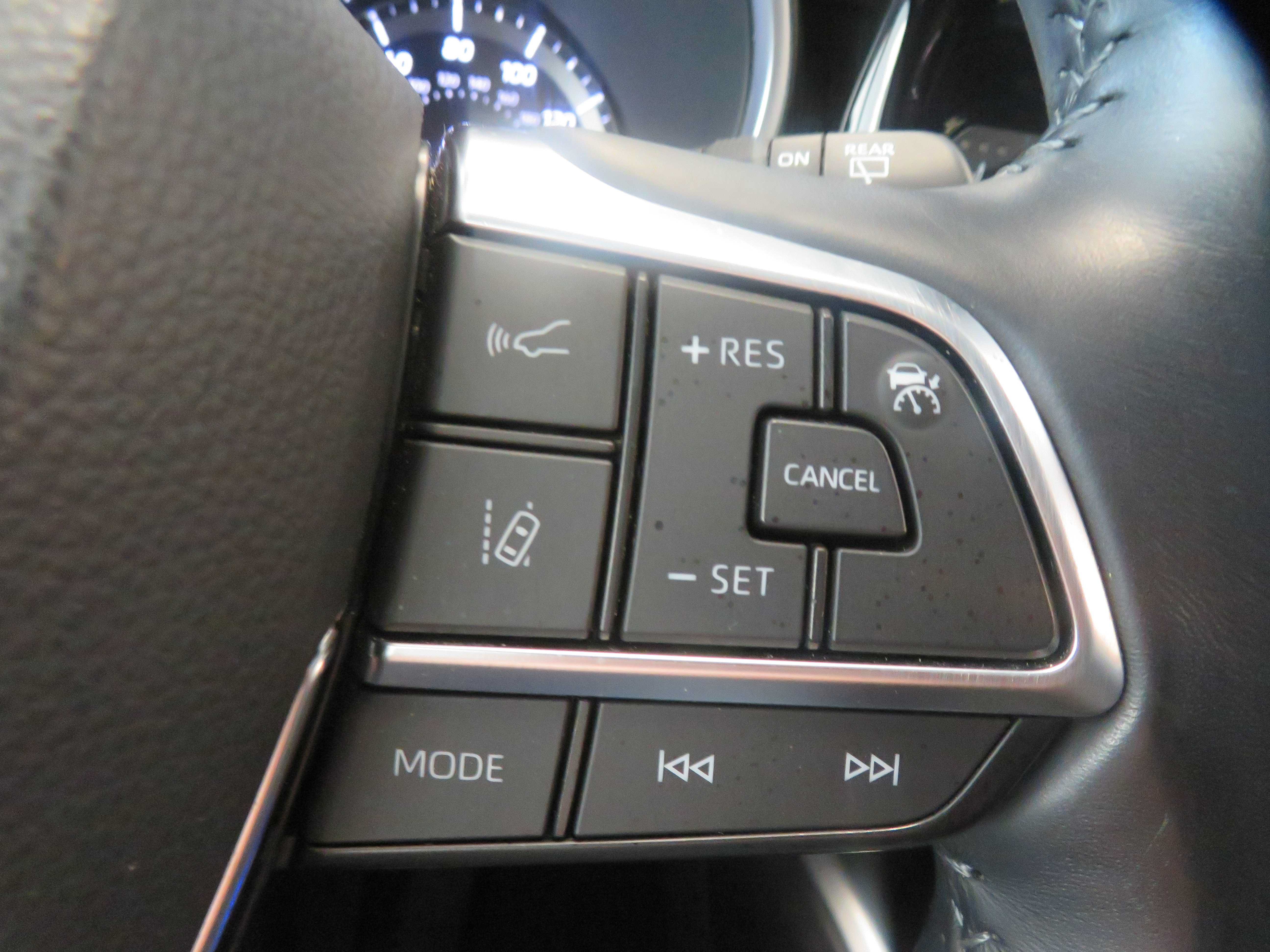 Used 2020 Toyota Highlander XLE FWD image 37