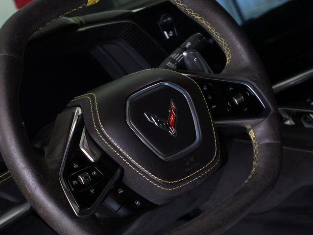 Used 2021 Chevrolet Corvette Stingray Premium Cpe w/ Z51 Performance Package image 17