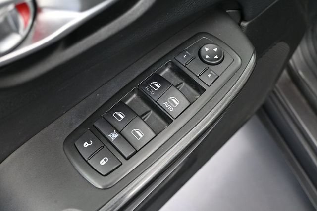Used 2015 Jeep Cherokee Limited w/ Luxury Group AWD/4WD image 21