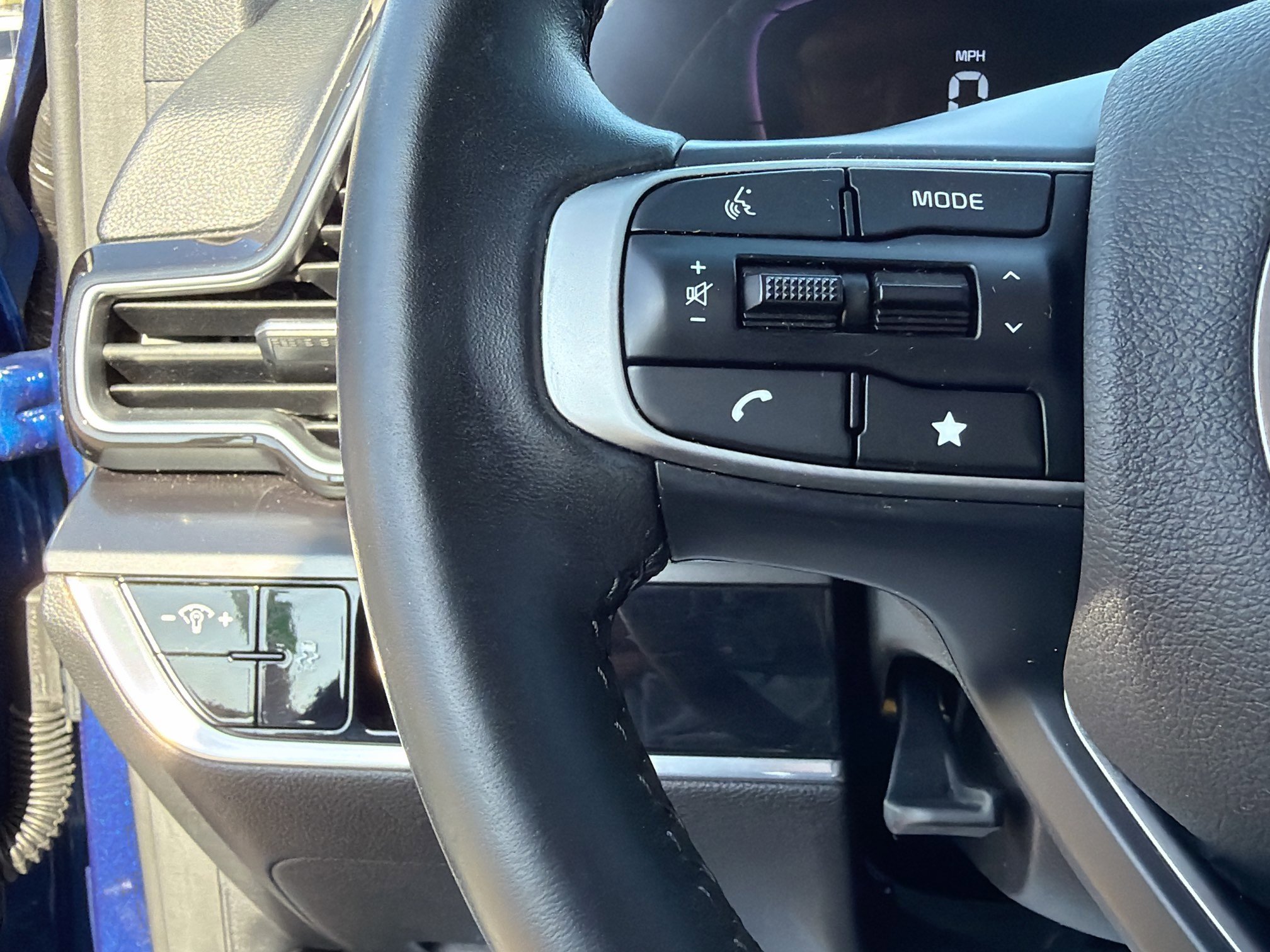 Used 2024 Kia Sportage EX image 35