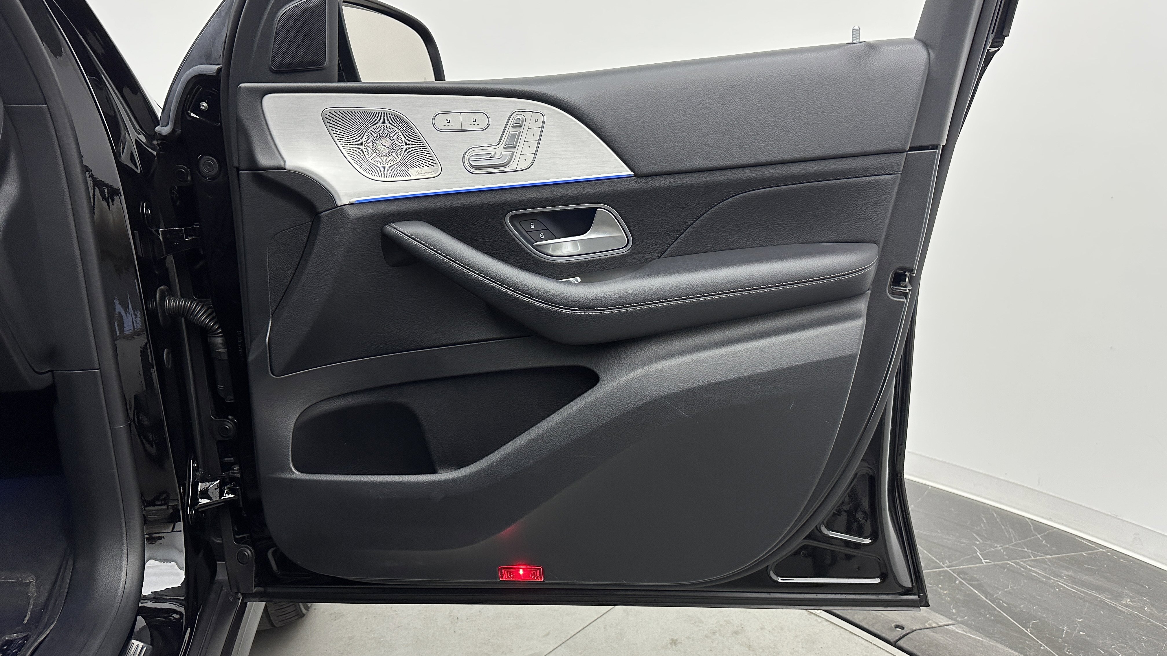 Used 2024 Mercedes-Benz GLS 450 4MATIC image 34