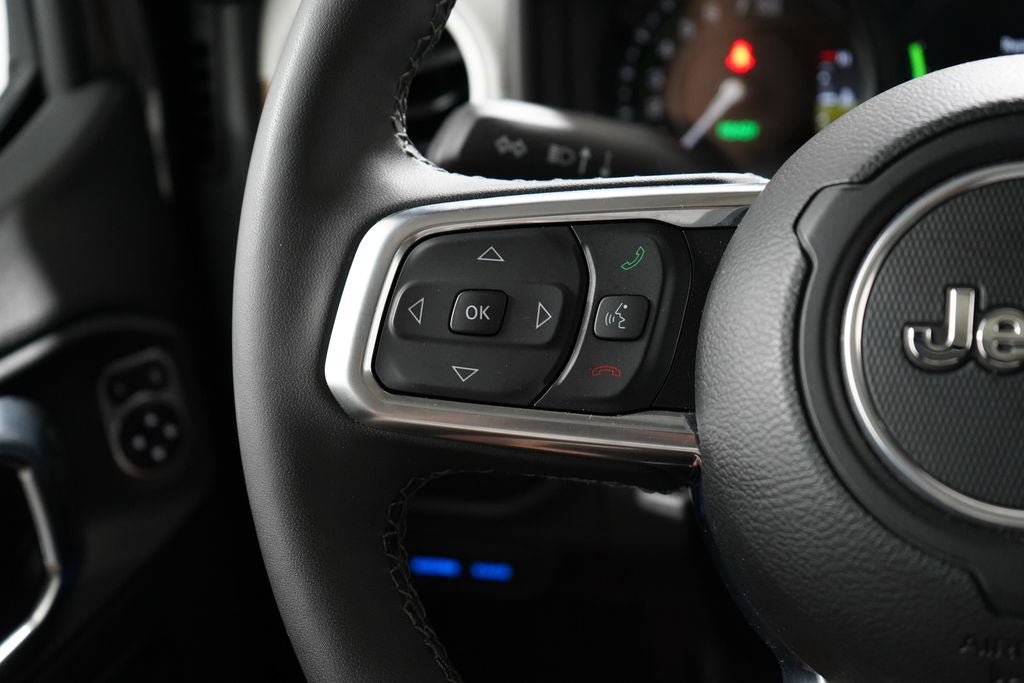 Used 2025 Jeep Wrangler Unlimited Sahara AWD/4WD image 14