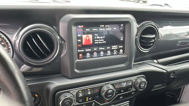 Used 2022 Jeep Gladiator Sport image 15