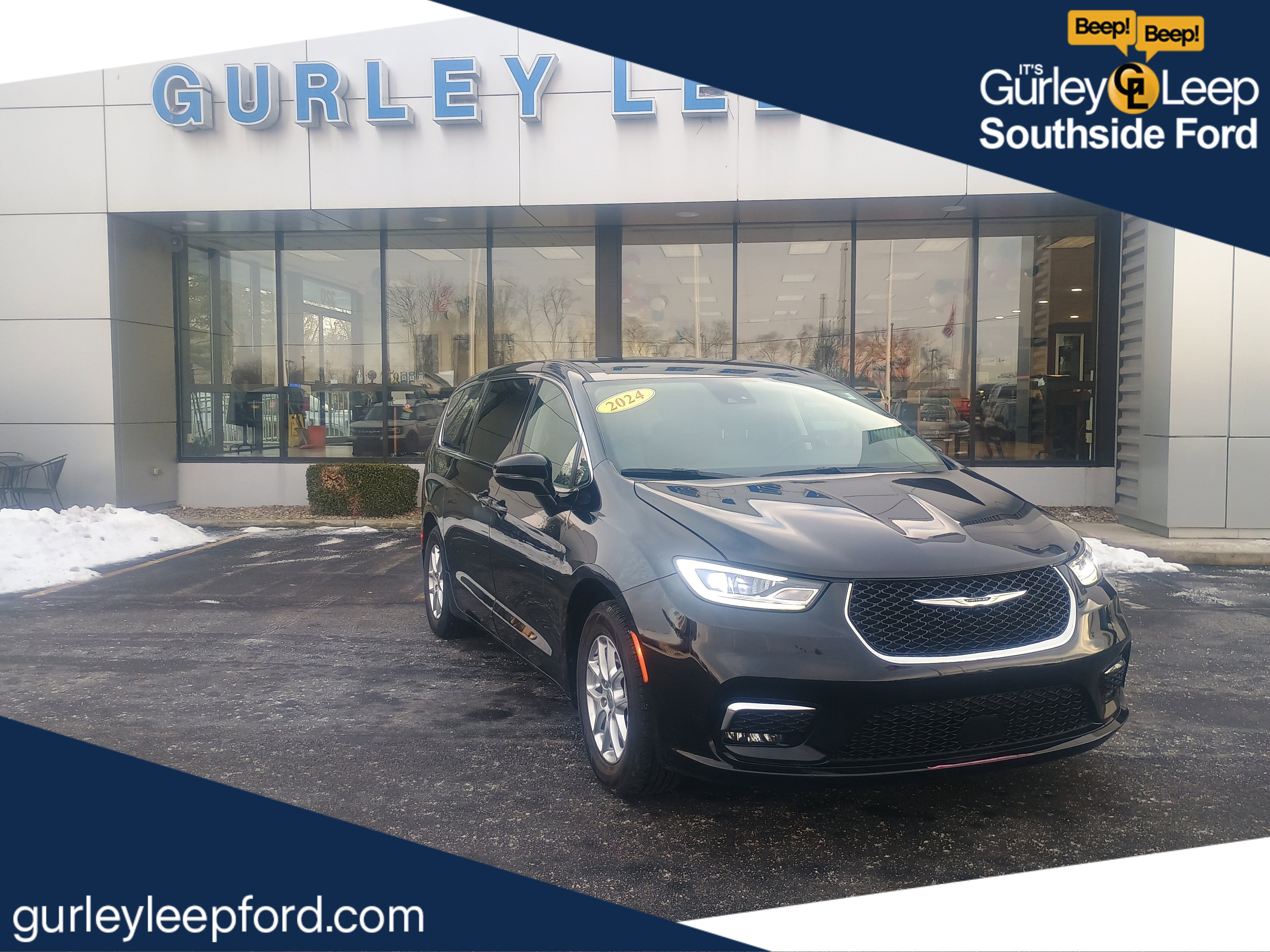 Used 2024 Chrysler Pacifica Touring-L image 1