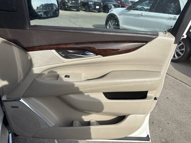 Used 2015 Cadillac Escalade Premium AWD/4WD image 21