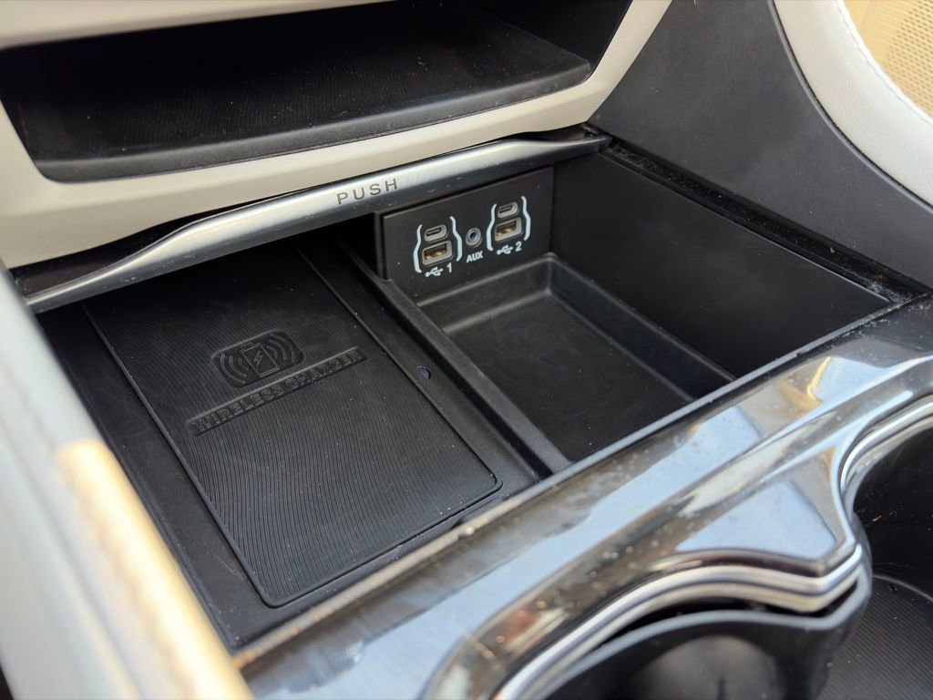 Used 2023 Chrysler Pacifica Limited FWD image 27