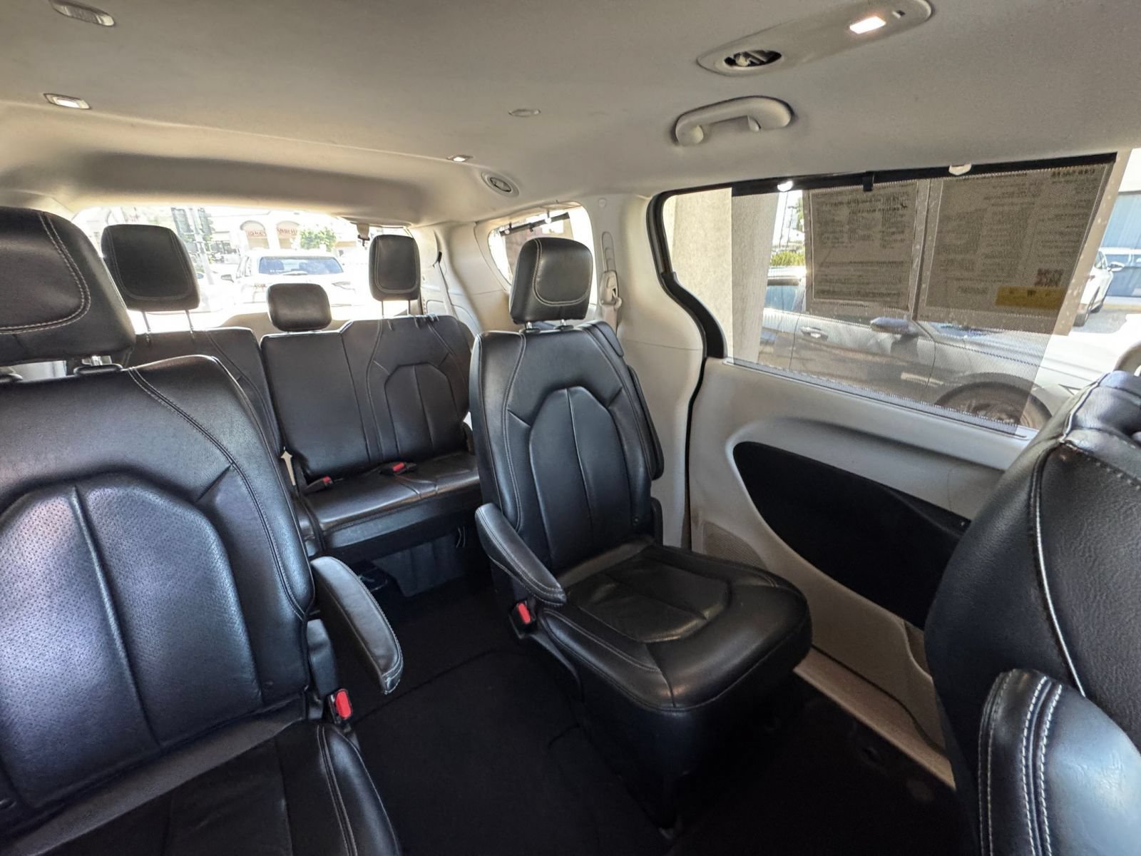 Used 2022 Chrysler Pacifica Touring-L FWD image 35