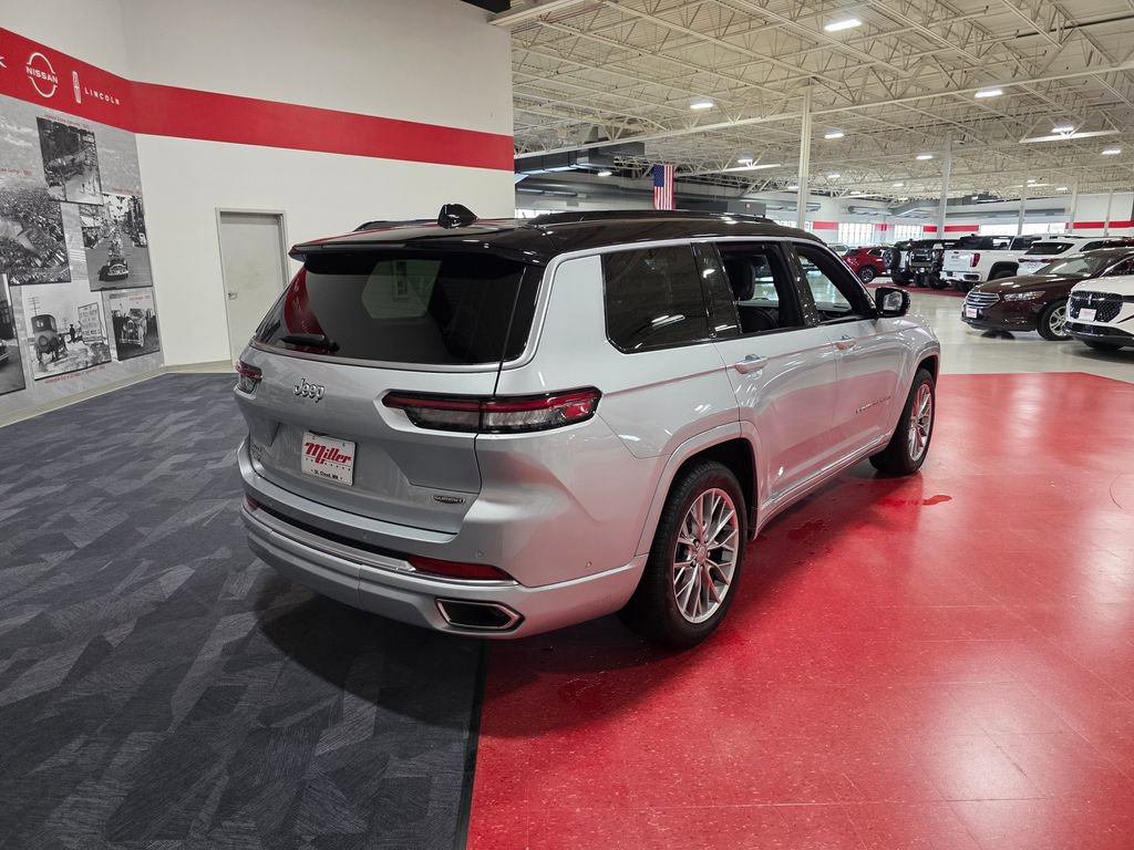 Used 2024 Jeep Grand Cherokee L Summit w/ Luxury Tech Group V image 3