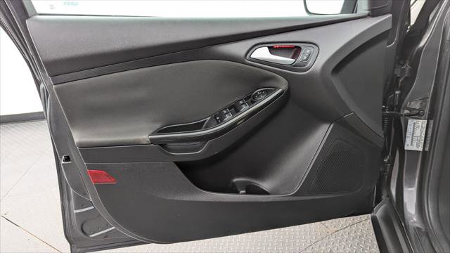 Used 2016 Ford Focus Titanium w/ Titanium Technology Package image 13