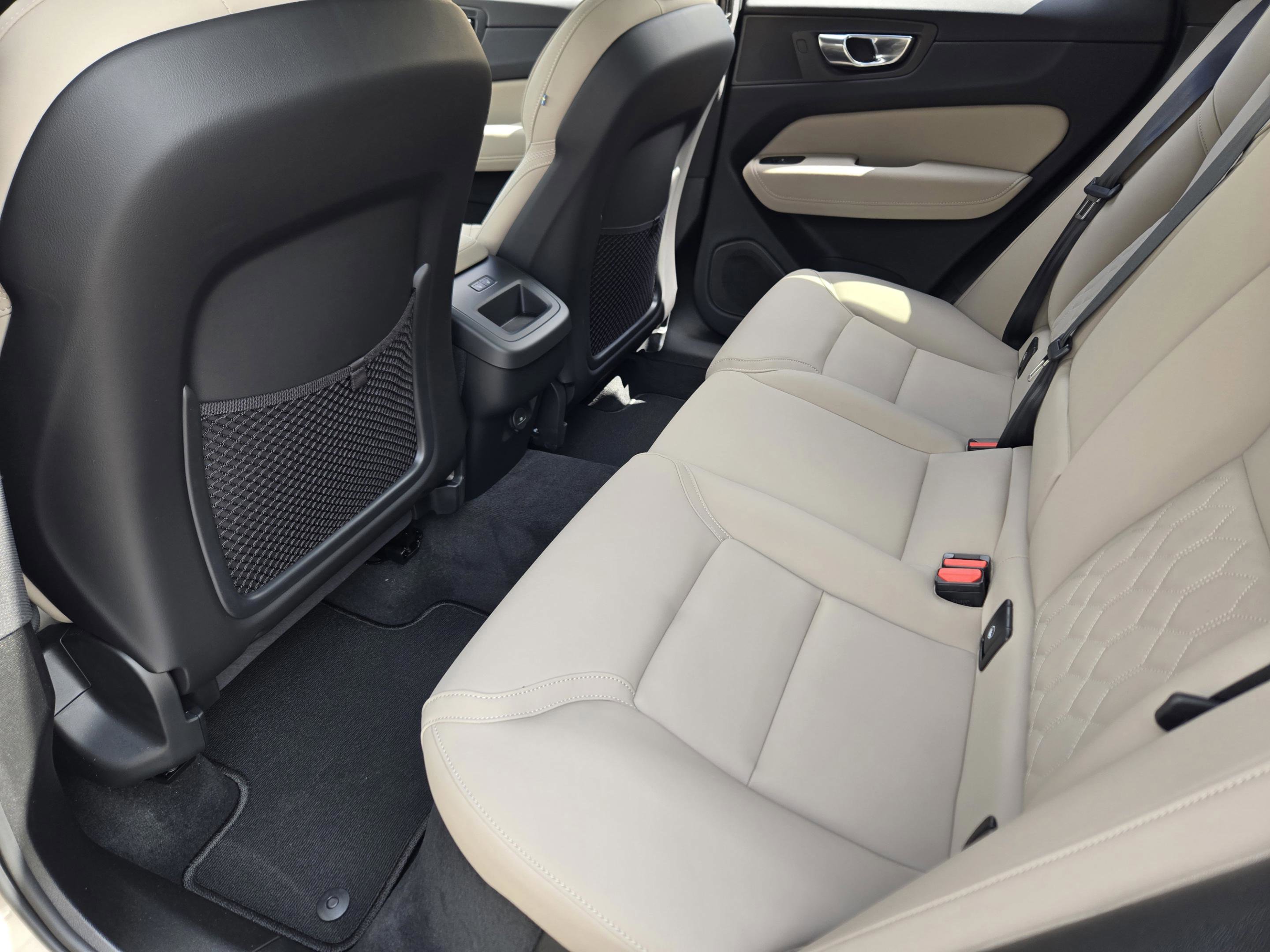 New 2026 Volvo XC60 B5 Plus w/ Protection Package Premier image 23