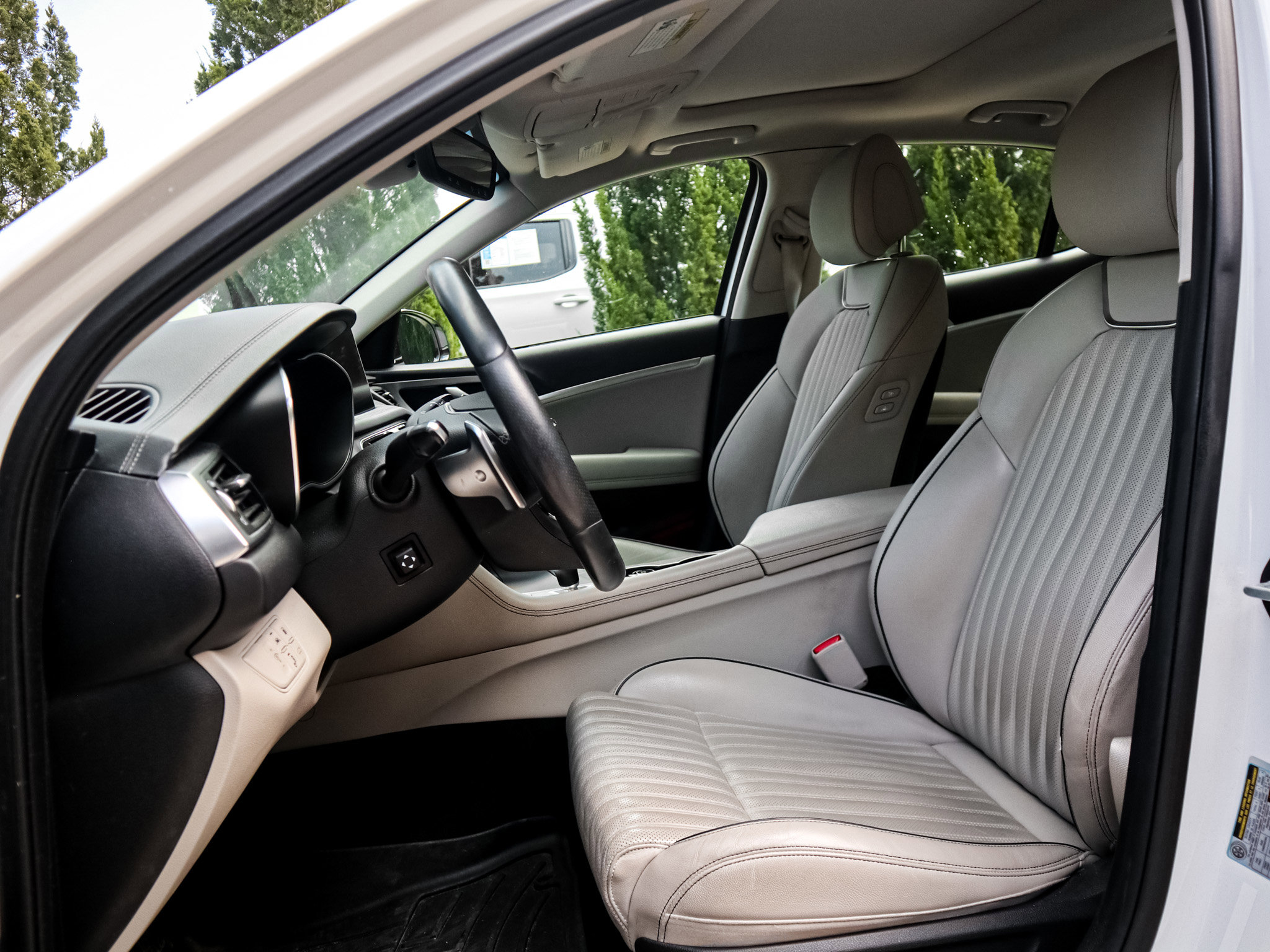 Used 2021 Genesis G70 2.0T w/ Elite Package image 7