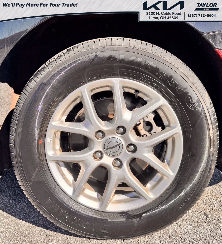 Used 2024 Chrysler Pacifica Touring-L FWD image 14
