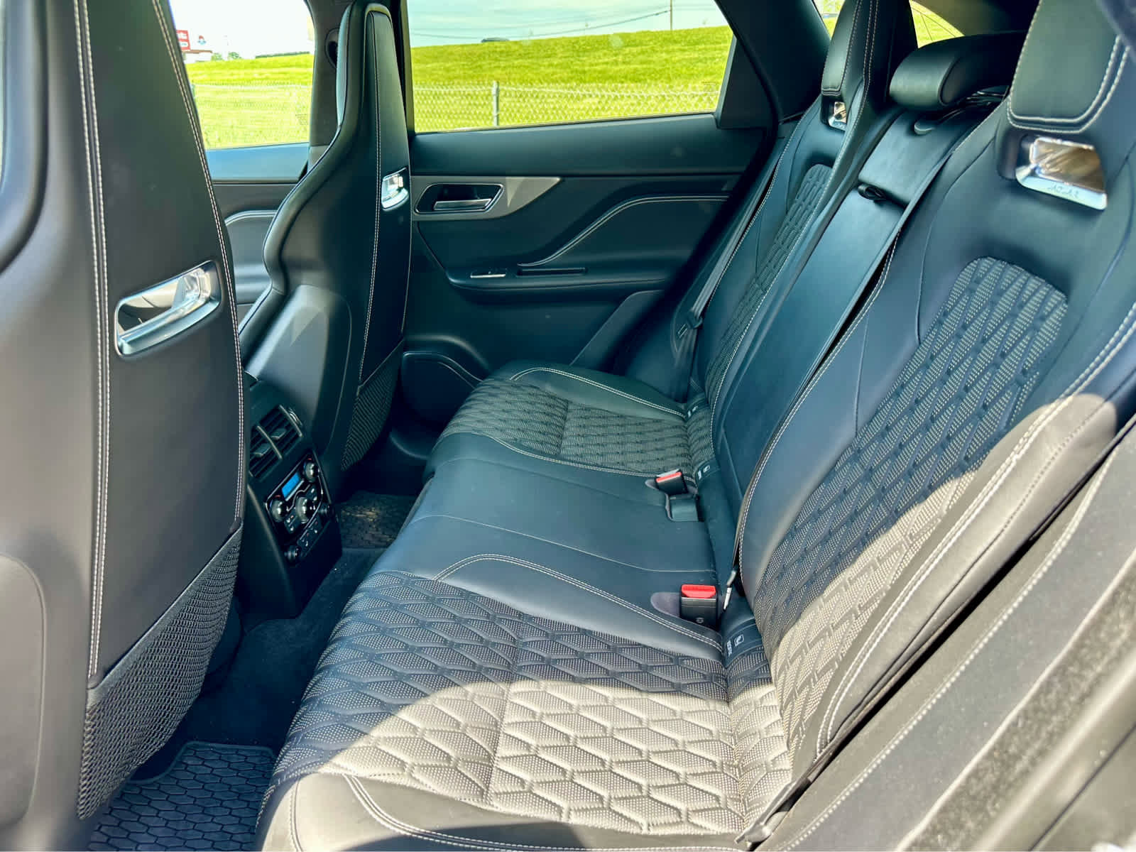 Used 2020 Jaguar F-PACE SVR image 13