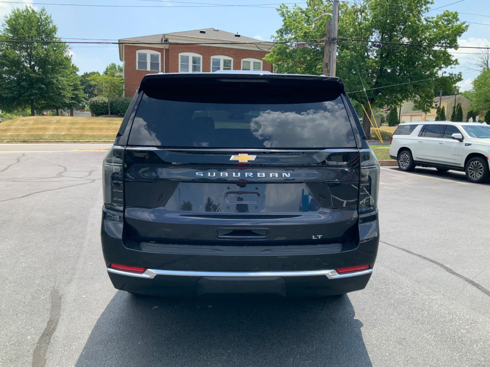 New 2026 Chevrolet Suburban LT w/ Comfort Package AWD/4WD image 4