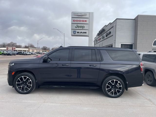 Used 2022 Chevrolet Suburban RST w/ Sport Performance Package image 1