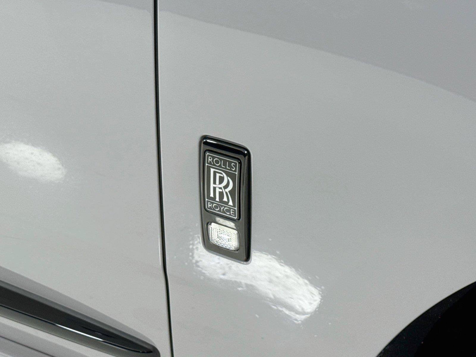 Used 2025 Rolls-Royce Cullinan Black Badge AWD/4WD image 40