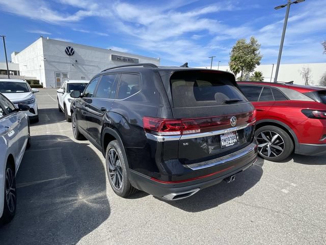 Used 2024 Volkswagen Atlas SE w/ Panoramic Sunroof Package FWD image 3
