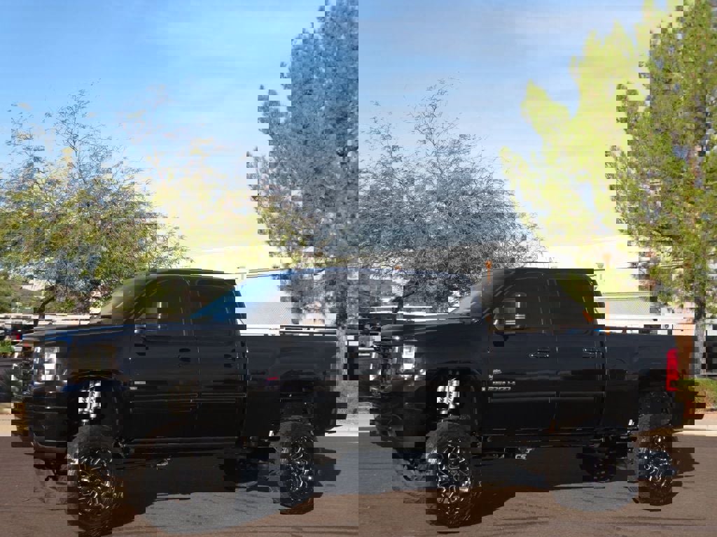 Used 2007 GMC Sierra 2500 SLT w/ Z71 Off-Road Package