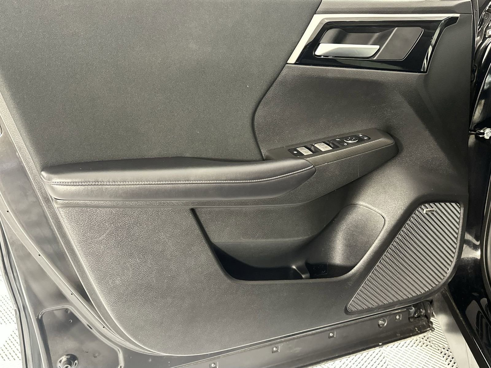 Used 2025 Mitsubishi Outlander ES image 28