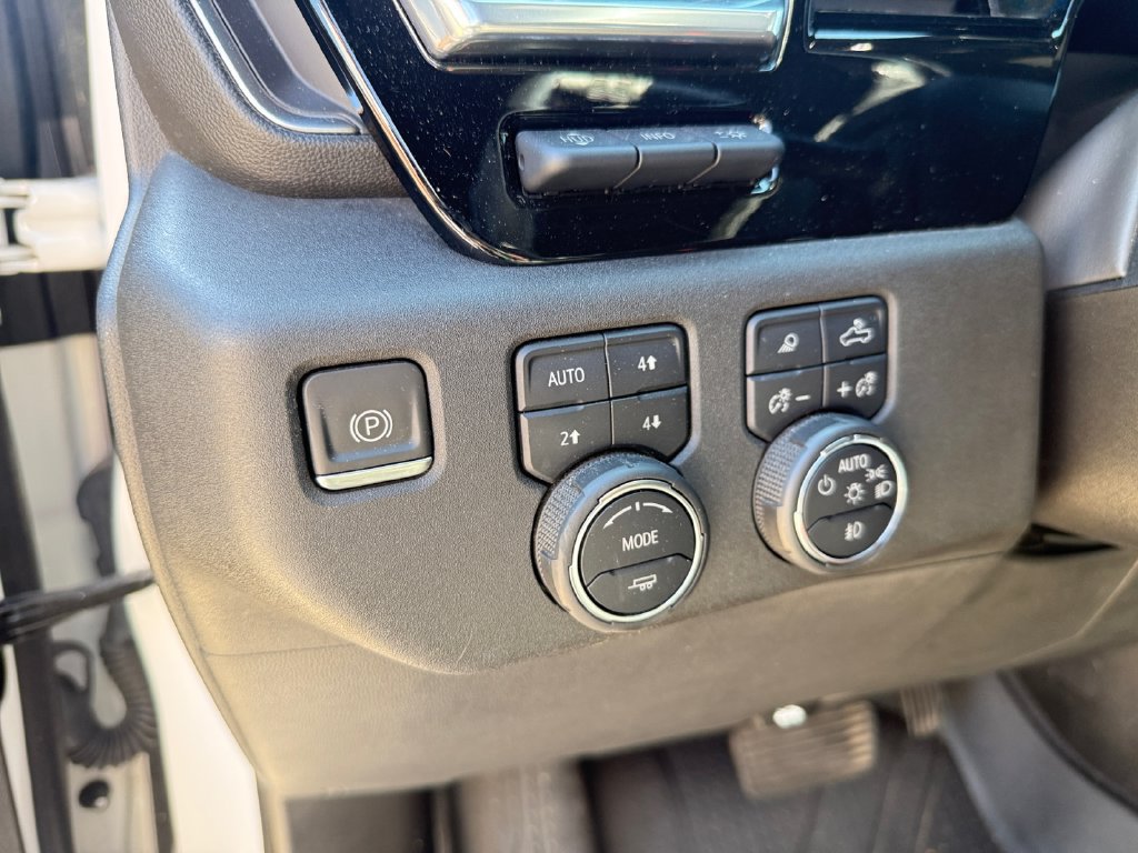 Used 2022 Chevrolet Silverado 1500 High Country w/ High Country Premium Package AWD/4WD image 17