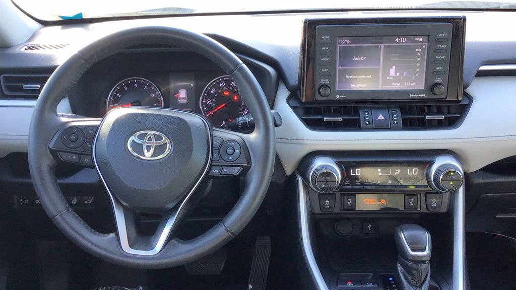 Used 2022 Toyota RAV4 XLE Premium image 17