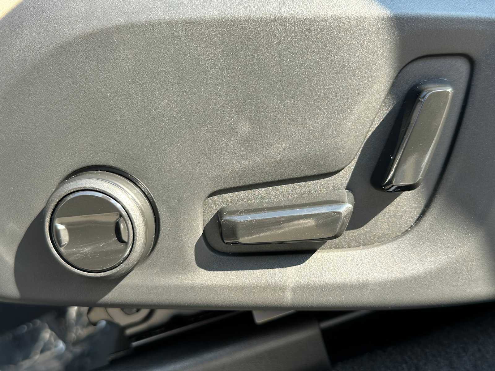 New 2026 Volvo XC90 B6 Plus w/ Protection Package Premier image 23