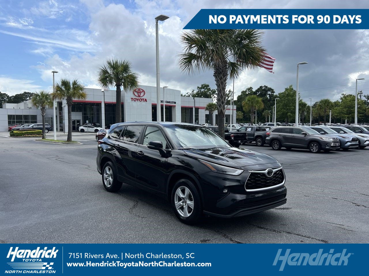 Used 2024 Toyota Highlander LE FWD image 1