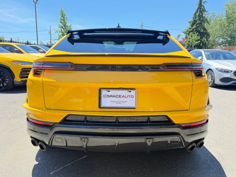 Used 2023 Lamborghini Urus Performante AWD/4WD image 7