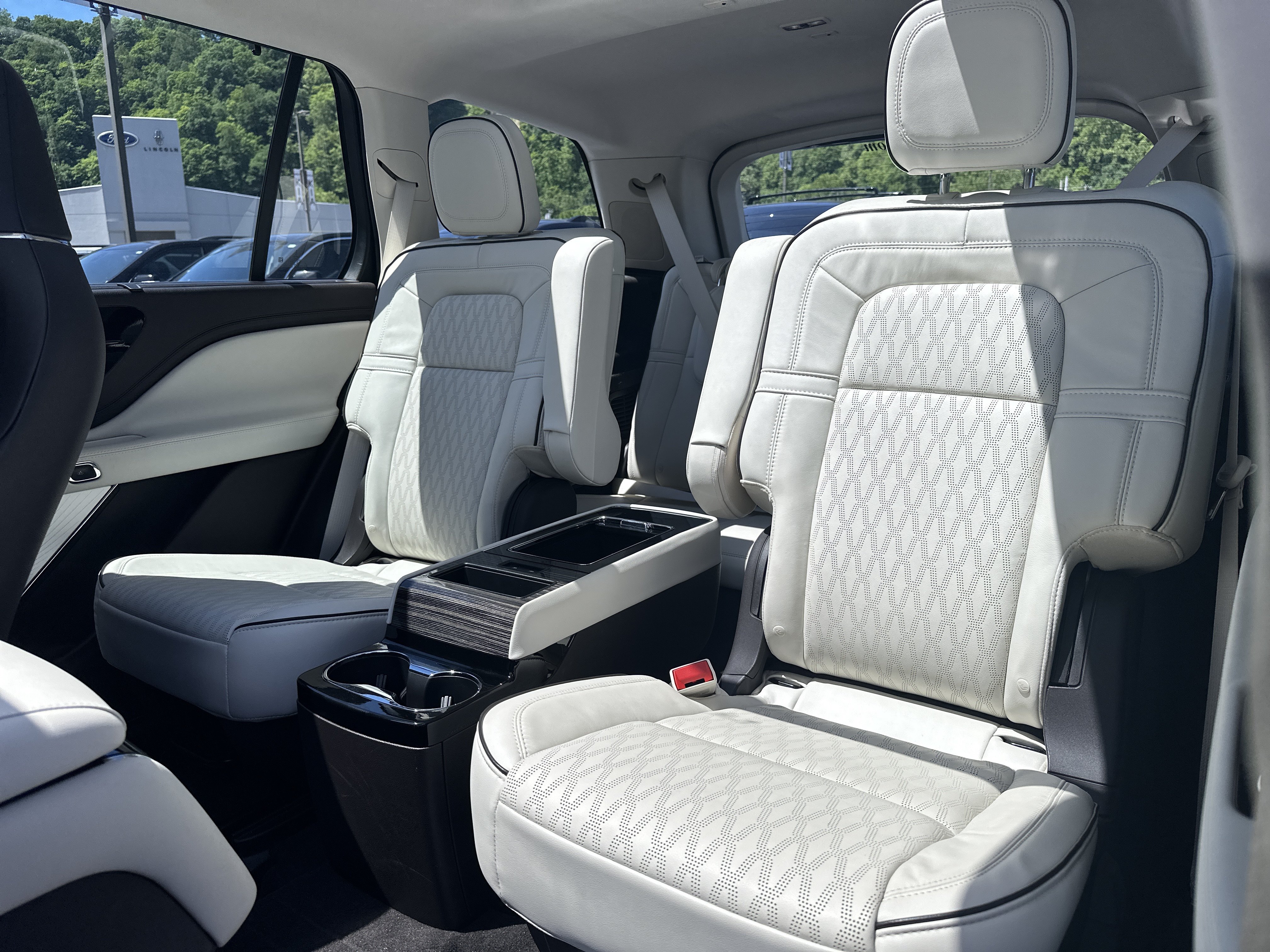 Used 2023 Lincoln Aviator Black Label Grand Touring AWD/4WD image 22