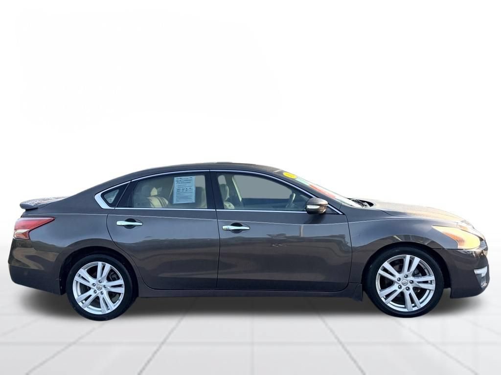 Used 2013 Nissan Altima 3.5 SL w/ Technology Pkg FWD image 7